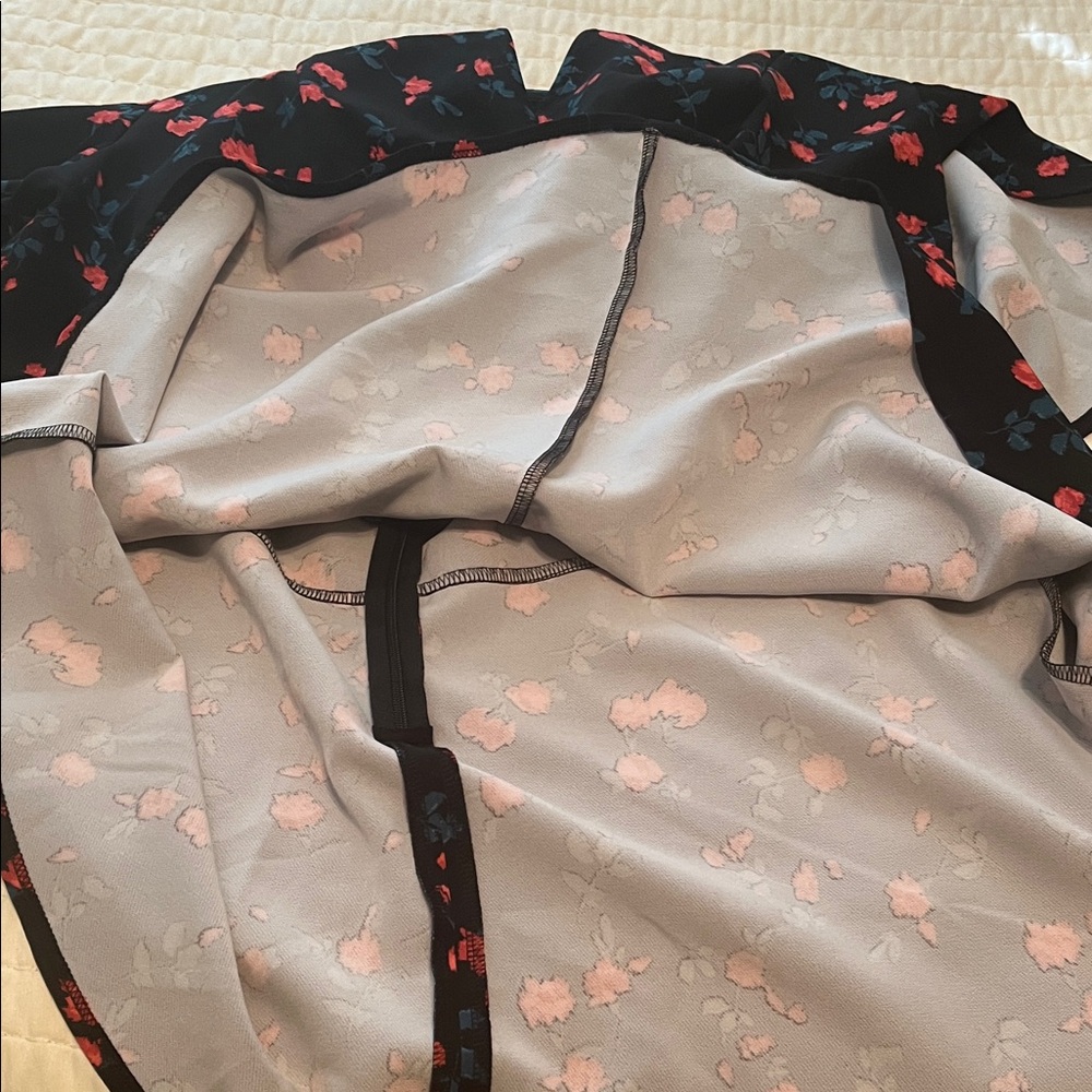 Lane Bryant Peplum Floral Black with Pinkish Red Accents Top V Neck | Size 18 - Picture 11 of 13